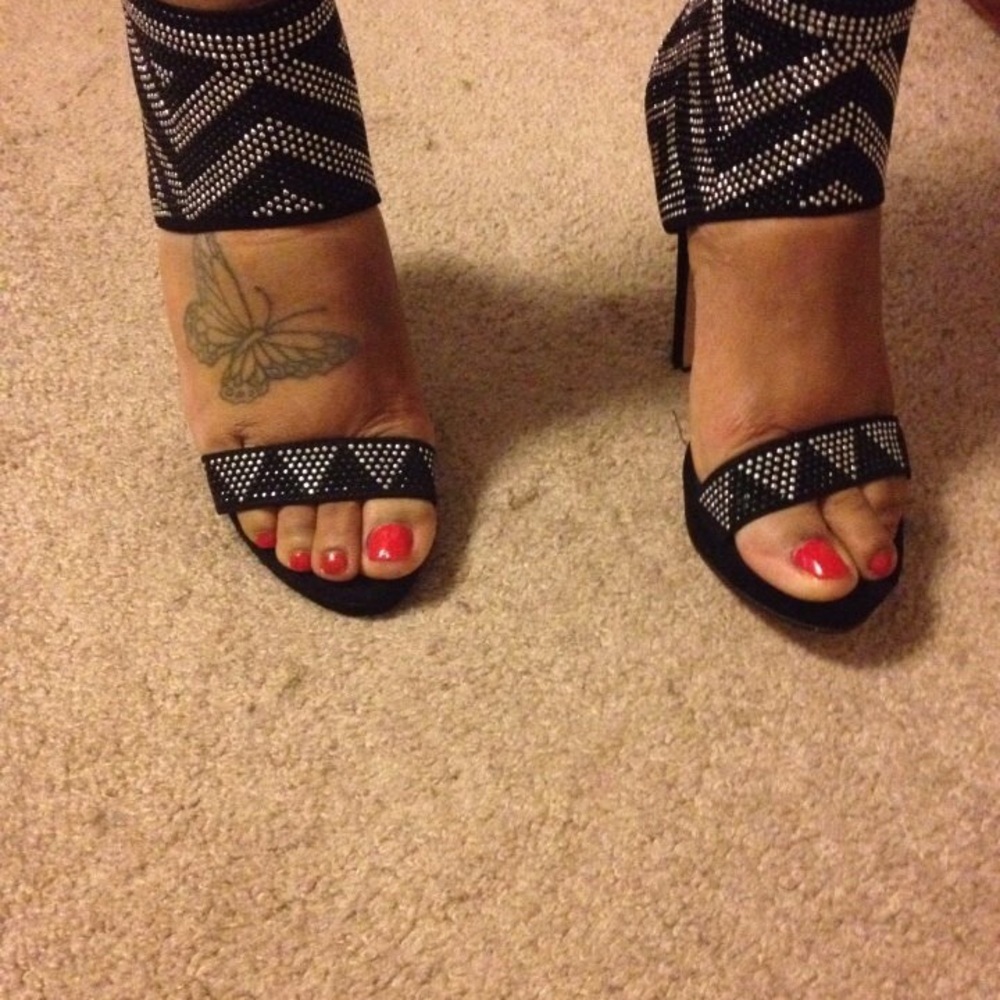 Shoe - Picture 3 of 5